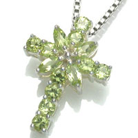 Kors med 14 peridot 19mm uk�de (128)